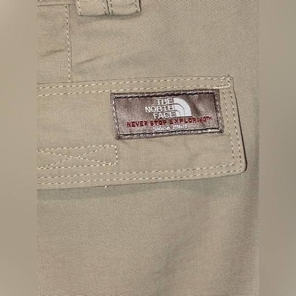 Women’s The north Face Tan cargo waist drawstring Capri pants‎ size 8 - Picture 6 of 15